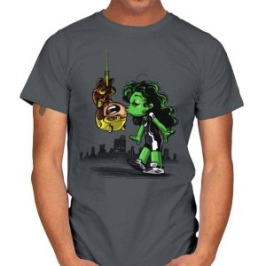 Spidey Style Kiss - She-Hulk T-Shirt